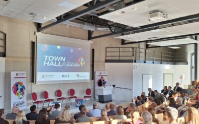 Town Hall Treffen der Initiative „Schule der Zukunft“ an der Junior Uni Daun