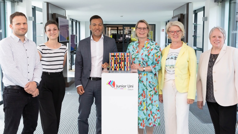 Bildungsministerin Dr. Stefanie Hubig zu Besuch bei der LEPPER Stiftung