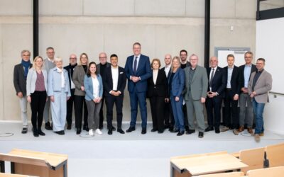 Ministerpräsident von Rheinland-Pfalz Alexander Schweitzer besucht die Junior Uni Daun